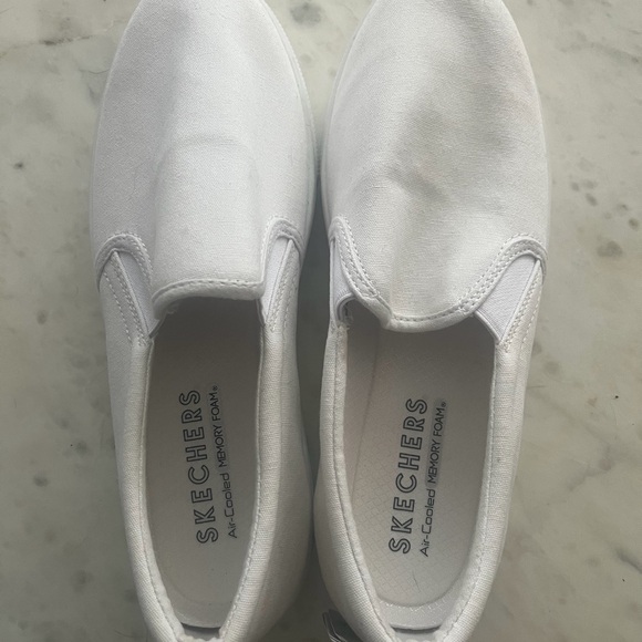 NWT Skechers White Slip-On Shoes - Picture 3 of 10